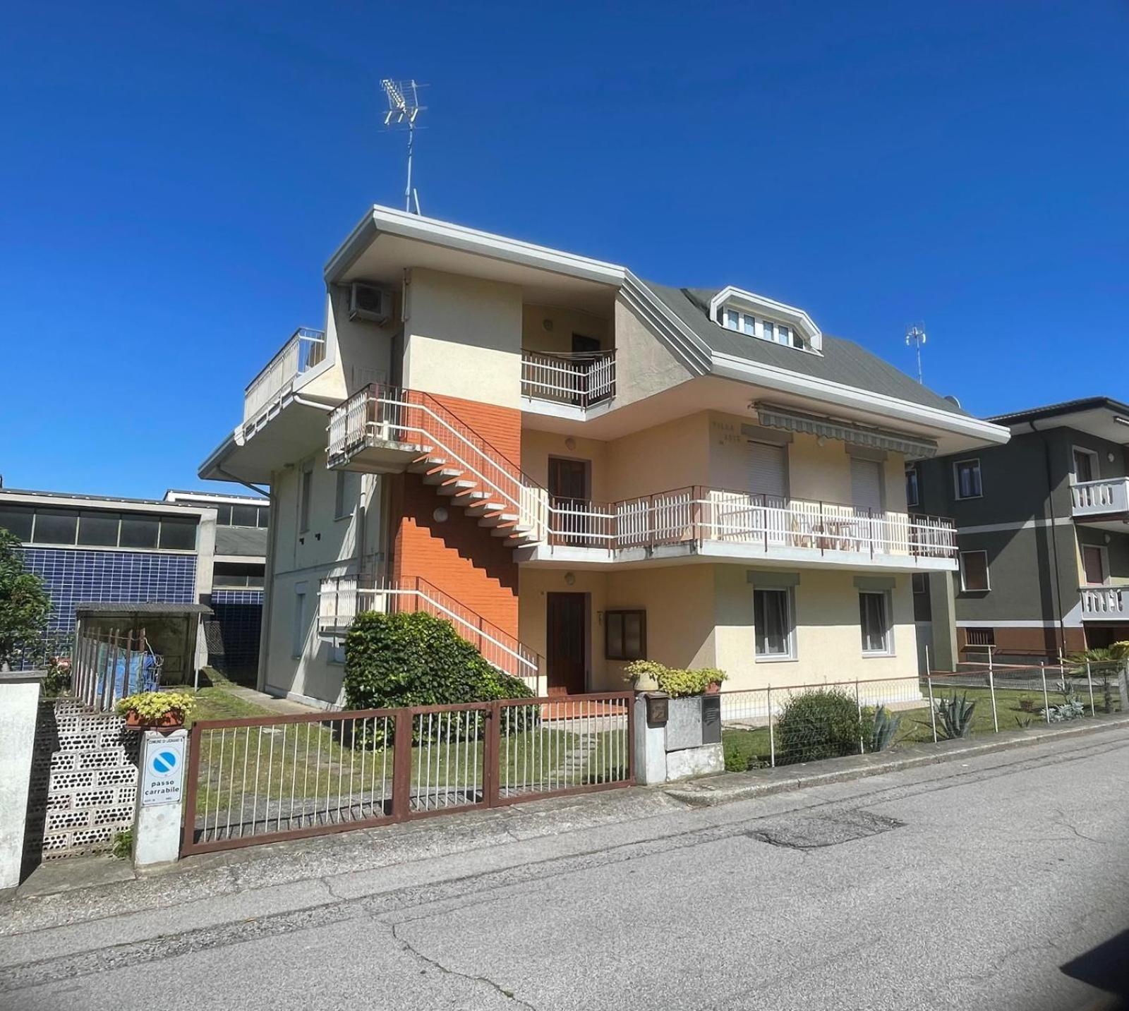 Appartamento Villa Asio Lignano Sabbiadoro Buitenkant foto